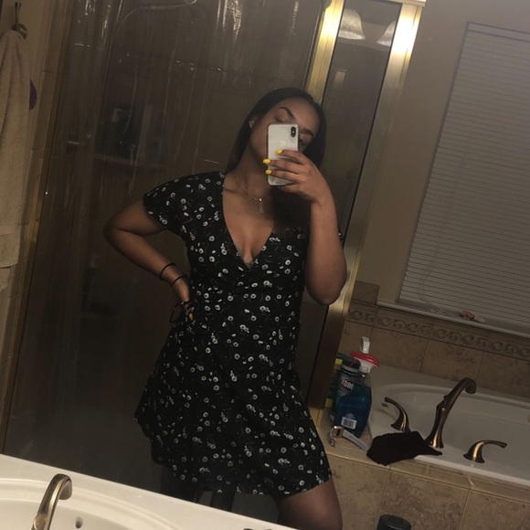 H&M Dresses & Skirts - H&M wrap dress